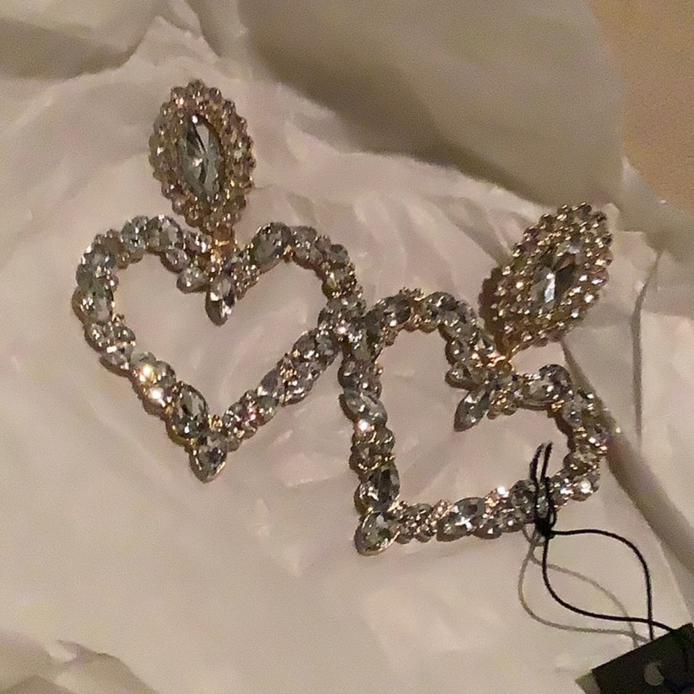 Rhinestone Heart Earrings . Absolutely stunning. Hard to find 💜💜💜💜 - Picture 3 of 5